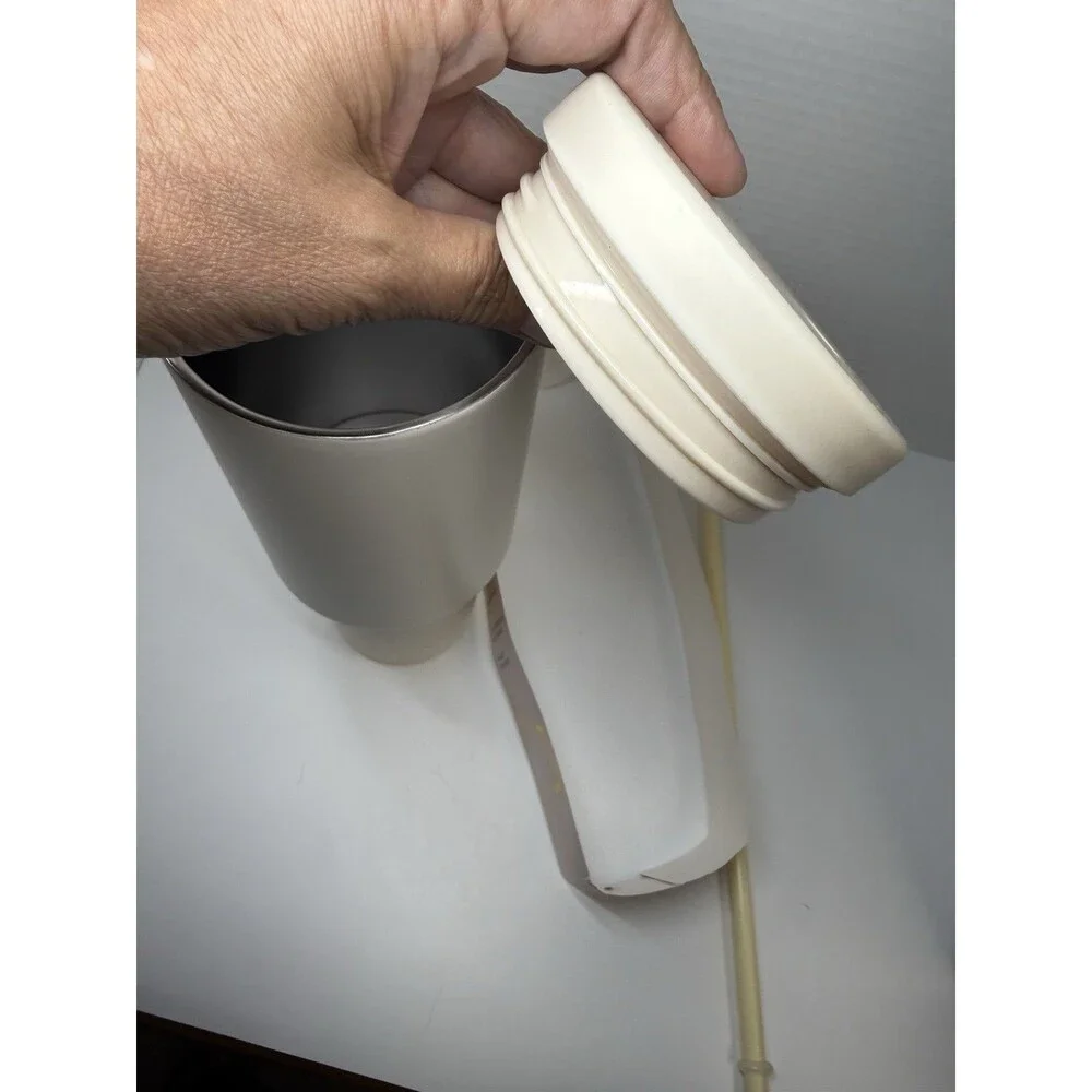MANNA Easy Carry Handle Stainless Steel Tumbler Vanilla 40 Oz Reusable Straw New